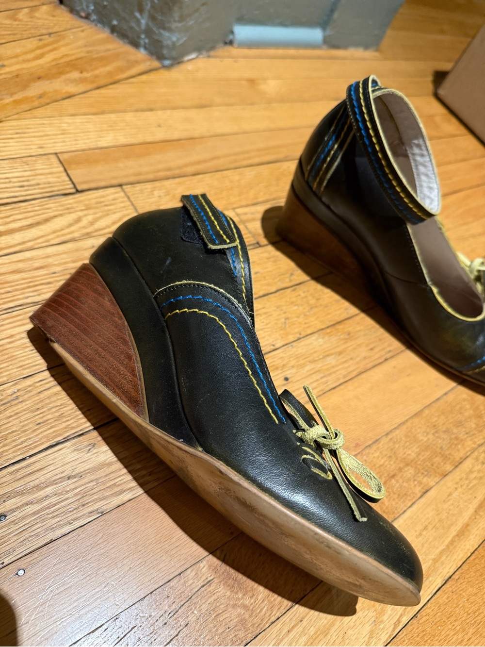Fly London Wedge Shoes w Ankle Strap - Heel Needs Repair - Picture 6 of 11